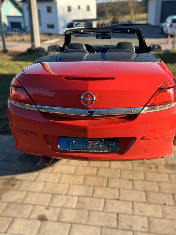 Gebraucht Opel Astra Cabriolet 140 PS (102 kW) 2008 Rot Cabrio