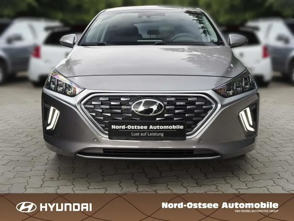 Gebraucht Hyundai Ioniq 105 PS (77 kW) 2021 Fluidic metal / met Kleinwagen