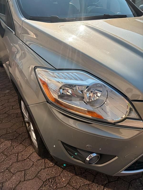 Gebraucht Ford Kuga 140 PS (102 kW) 2010 Grau SUV