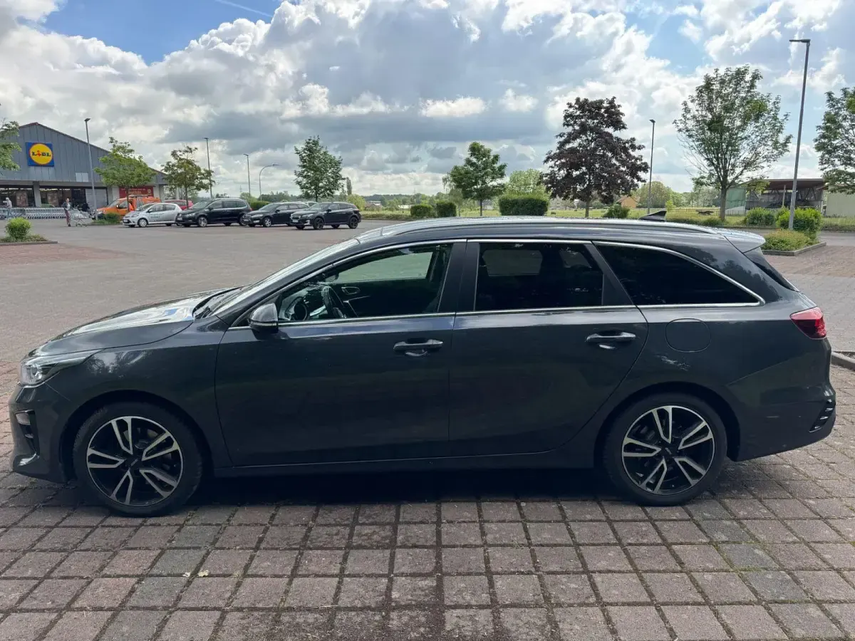 Gebraucht Kia Ceed Sportswagon Platinum Edition 140 PS (102 kW) 2018 Grau Kombi