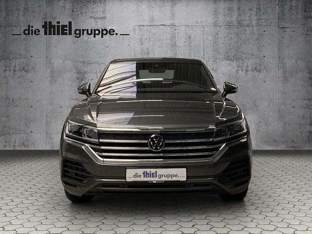 Gebraucht VW Touareg Basis 231 PS (169 kW) 2024 Grau SUV