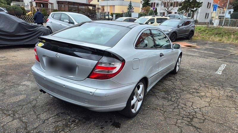 Gebraucht Mercedes C160 122 PS (89 kW) 2006 Silber Coupé