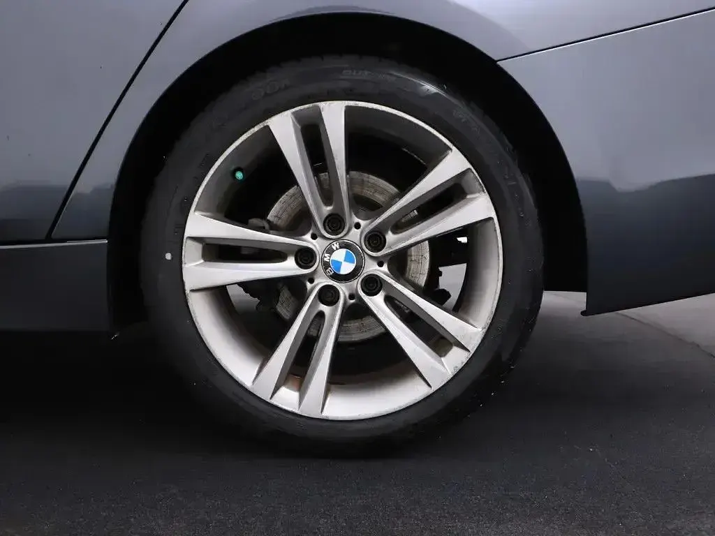 Używany BMW 320 184 KM (135 kW) 2012 Szary Sedan/Limuzyna