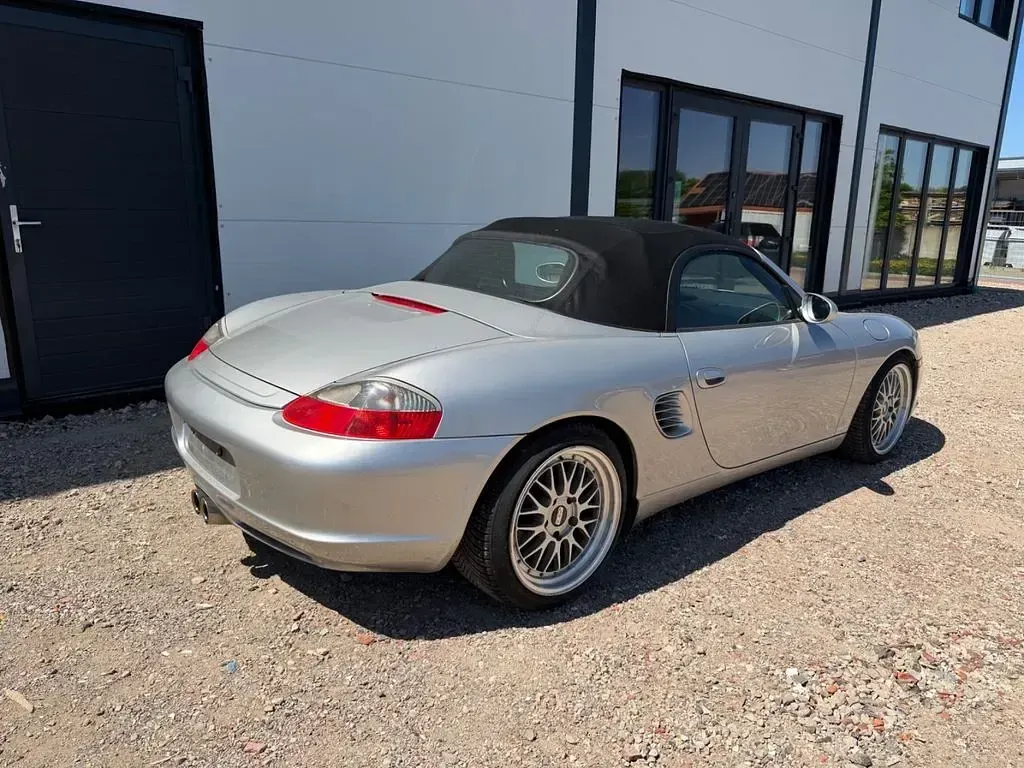 Begagnad Porsche Boxster 228 HK (167 kW) 2003 Silver Cab