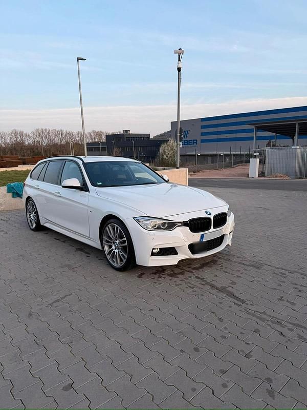 Gebraucht BMW 320 Shadowline 184 PS (135 kW) 2015 Weiß Kombi