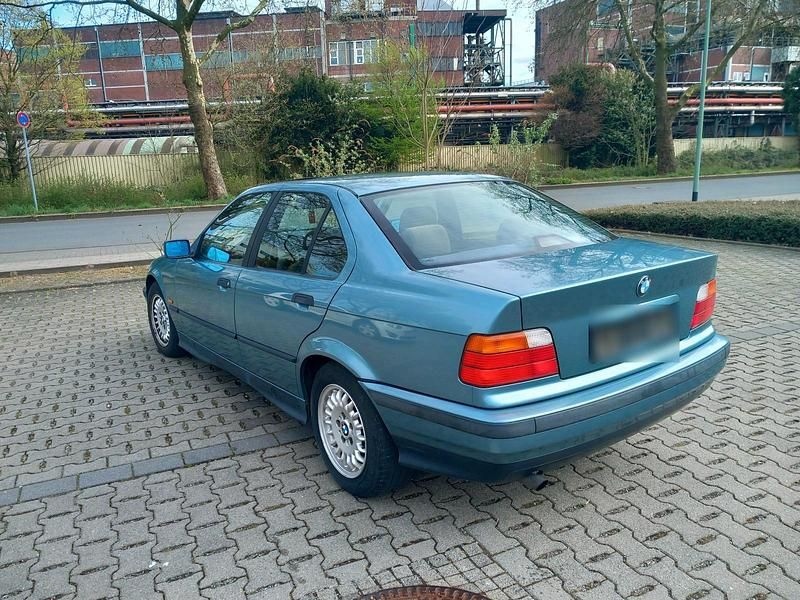 Gebraucht BMW 318 116 PS (85 kW) 1997 Grün Limousine