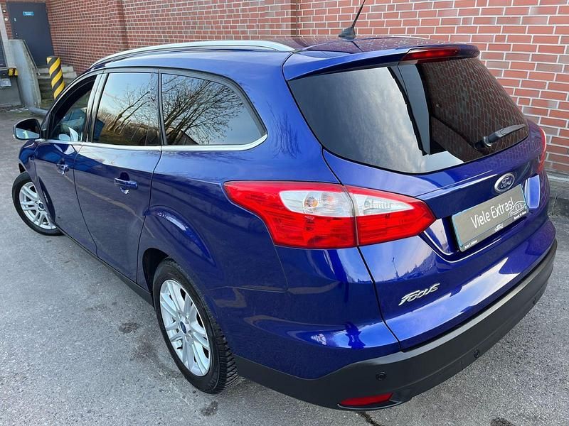 Gebraucht Ford Focus Titanium 125 PS (91 kW) 2014 Blau Kombi