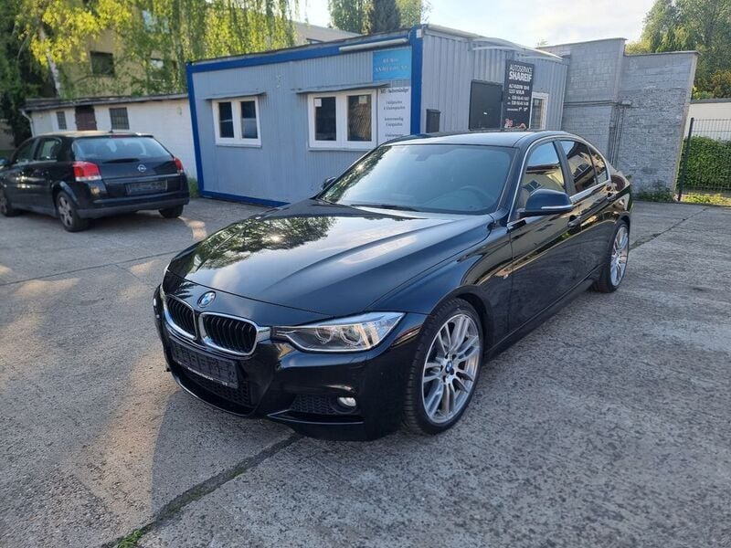 Schwarz Gebraucht 2013 BMW 330 Sport Line Limousine | 17.900 € (Fairer Preis) - Bild 1/4