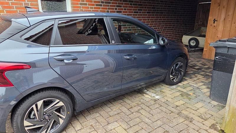 Gebraucht Hyundai i20 Edition 30 101 PS (74 kW) 2022 Grau Kleinwagen