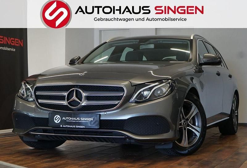 Grau Gebraucht 2018 Mercedes E200 Avantgarde Limousine | 26.990 € (Guter Preis) - Bild 1/4