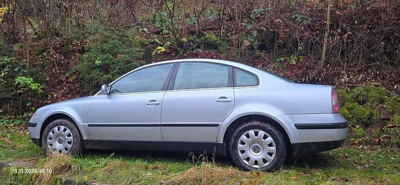 Gebraucht VW Passat 115 PS (84 kW) 2002 Grau Limousine