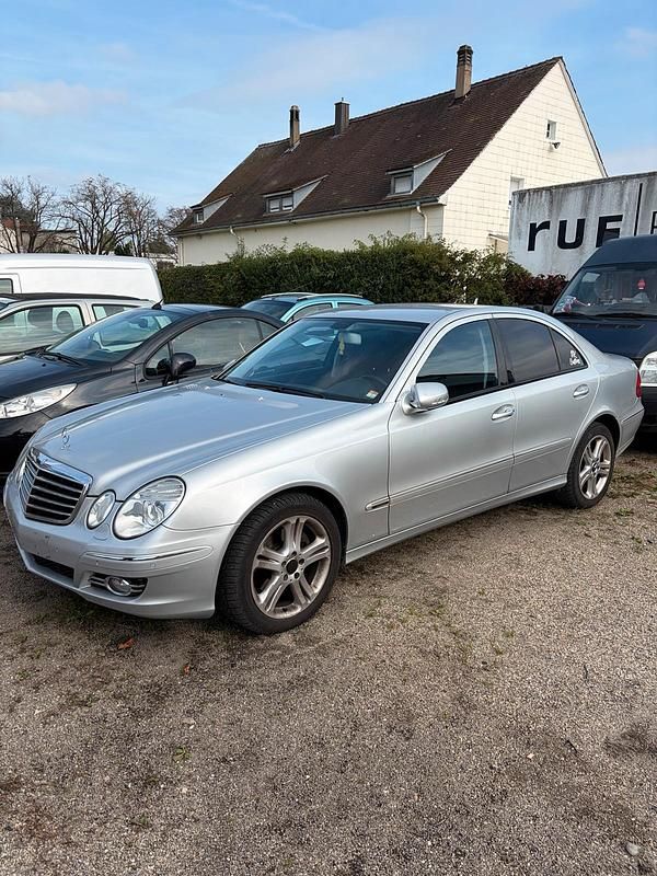 Silber Gebraucht 2008 Mercedes E280 Limousine | 4.500 € - Bild 1/4