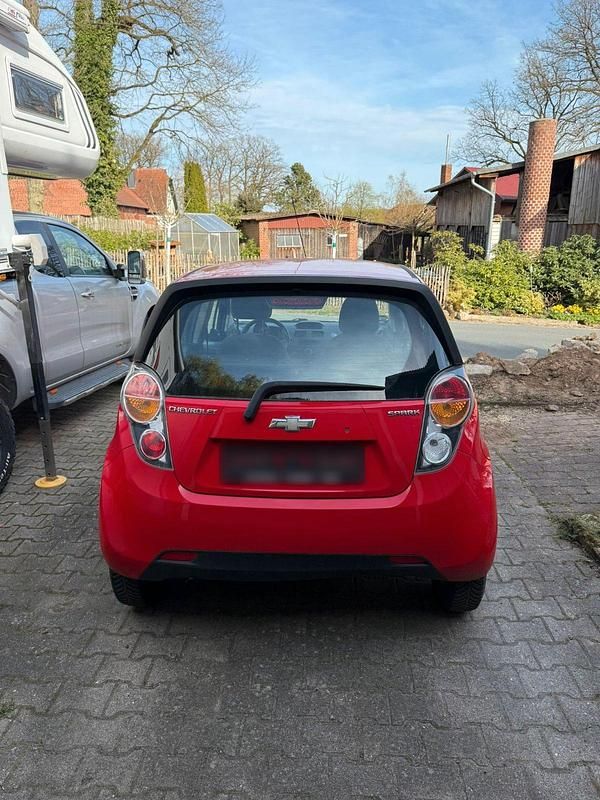 Second-hand Chevrolet Spark 68 CP (50 kW) 2011 Roșu Hatchback