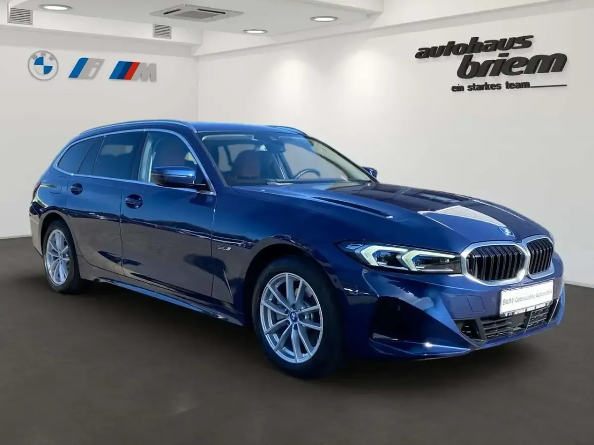 Gebraucht BMW 320e Sport Line 204 PS (150 kW) 2023 Phytonicblau Kombi