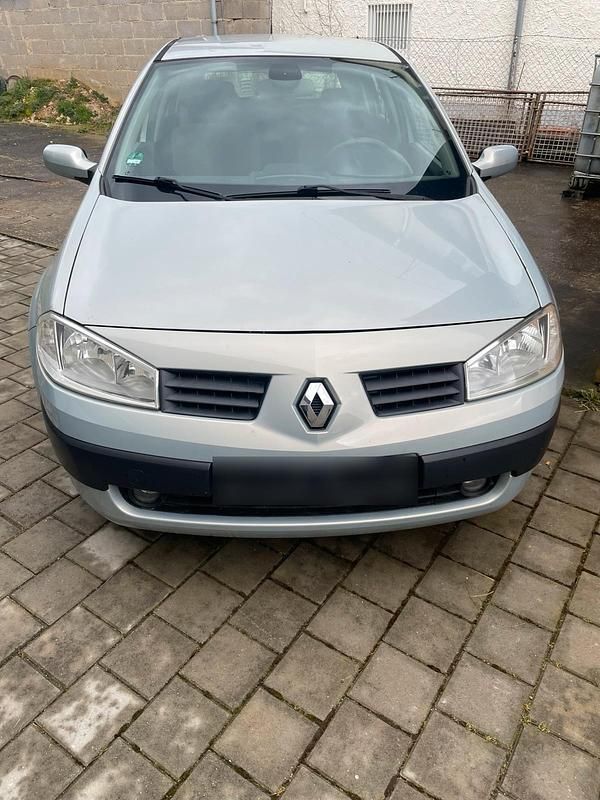 Gebraucht Renault Mégane II 110 PS (80 kW) 2004 Silber Limousine
