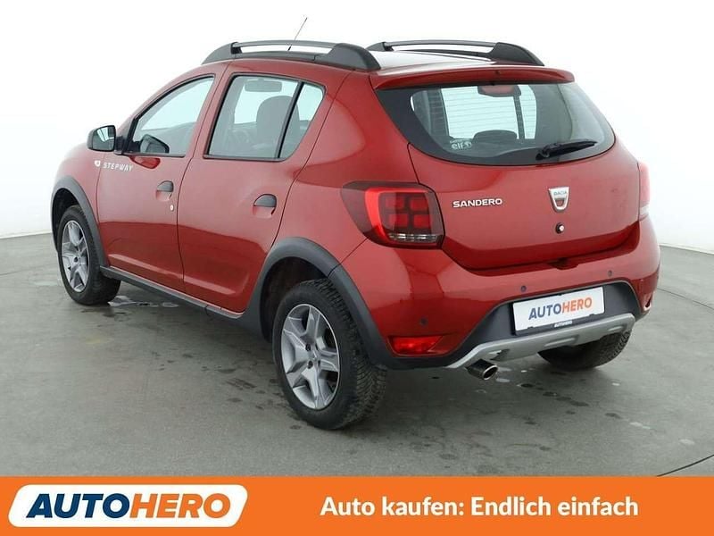 Gebraucht Dacia Sandero Prestige 90 PS (66 kW) 2019 Rot Limousine