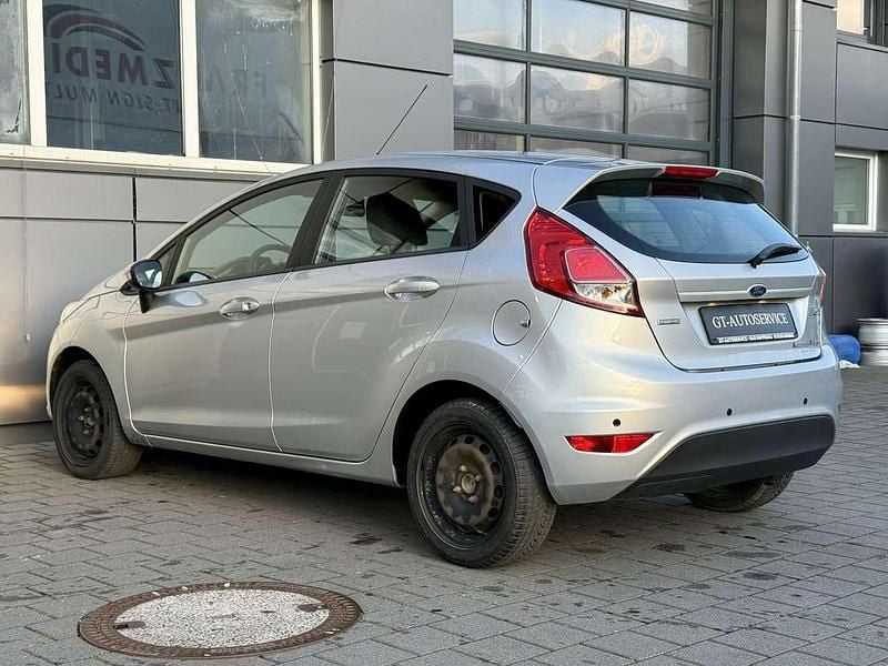 Gebraucht Ford Fiesta Trend 101 PS (74 kW) 2014 Polarsilber metallic Kleinwagen