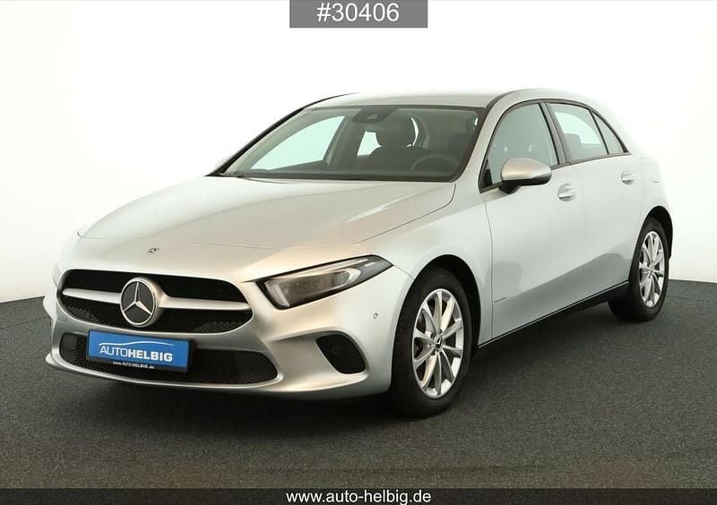 Silber Gebraucht 2021 Mercedes A250 Limousine | 19.990 € (Superpreis) - Bild 1/4