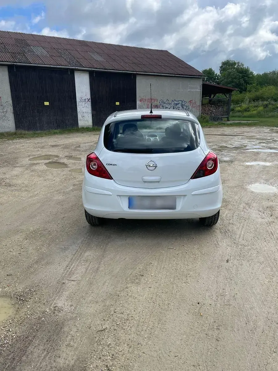 Gebraucht Opel Corsa Selection 69 PS (50 kW) 2014 Weiß Kleinwagen