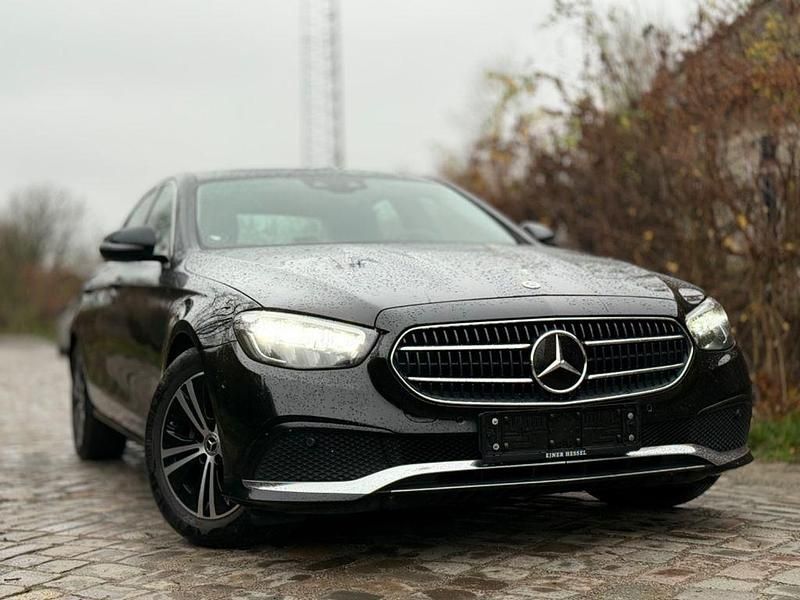Schwarz Gebraucht 2021 Mercedes E220 Limousine | 27.399 € (Superpreis) - Bild 1/4