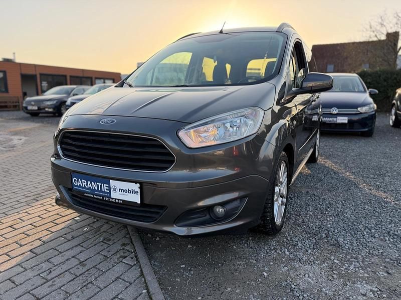 Gebraucht Ford Tourneo Courier Titanium 101 PS (74 kW) 2018 Magneticgrau (metallic) Van / Kleinbus