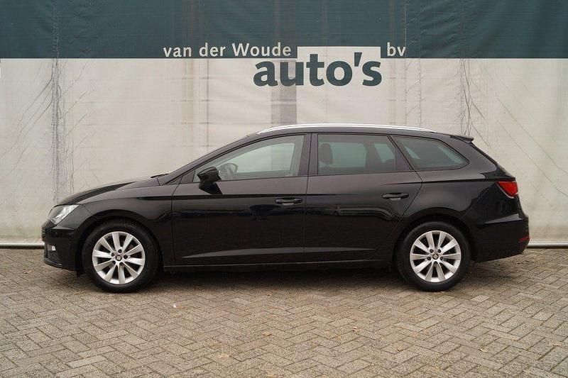 Schwarz Gebraucht 2017 Seat Leon ST Business Kombi | 7.865 € (Guter Preis) - Bild 1/4