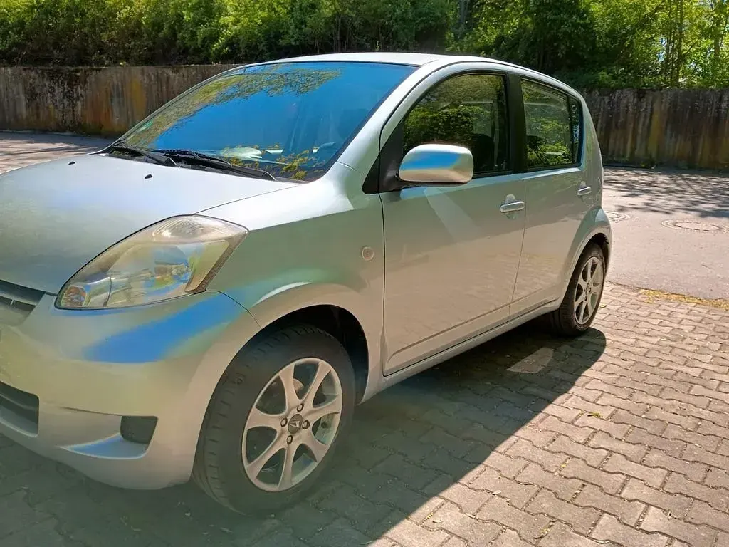 Gebraucht Daihatsu Sirion 69 PS (50 kW) 2011 Grau Kleinwagen
