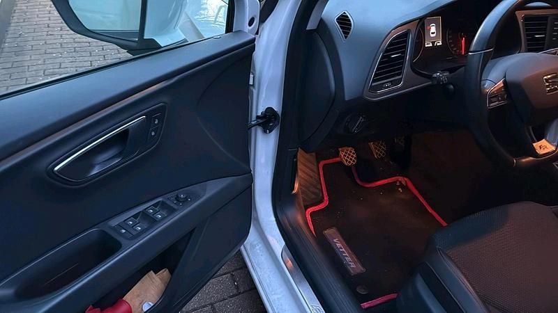 Gebraucht Seat Leon FR 125 PS (91 kW) 2014 Weiß Coupé