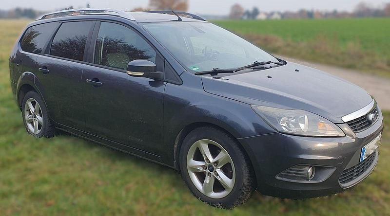 Grau Gebraucht 2009 Ford Focus Kombi | 2.000 € (Guter Preis) - Bild 1/4