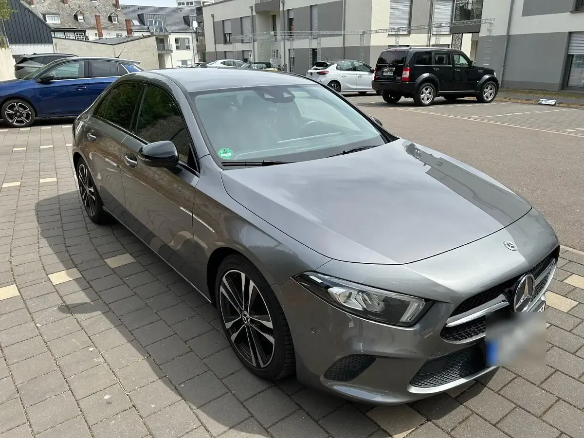 Gebraucht Mercedes A180 136 PS (100 kW) 2020 Grau Limousine