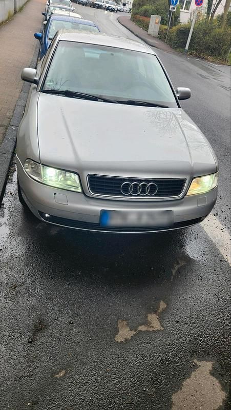Gebraucht Audi A4 125 PS (91 kW) 2000 Silber Limousine