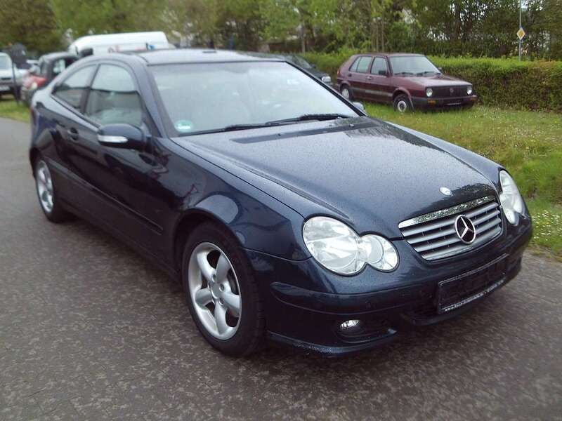 Smaragdschwarz metalliclack Gebraucht 2006 Mercedes C200 Coupé | 2.999 € (Fairer Preis) - Bild 1/4