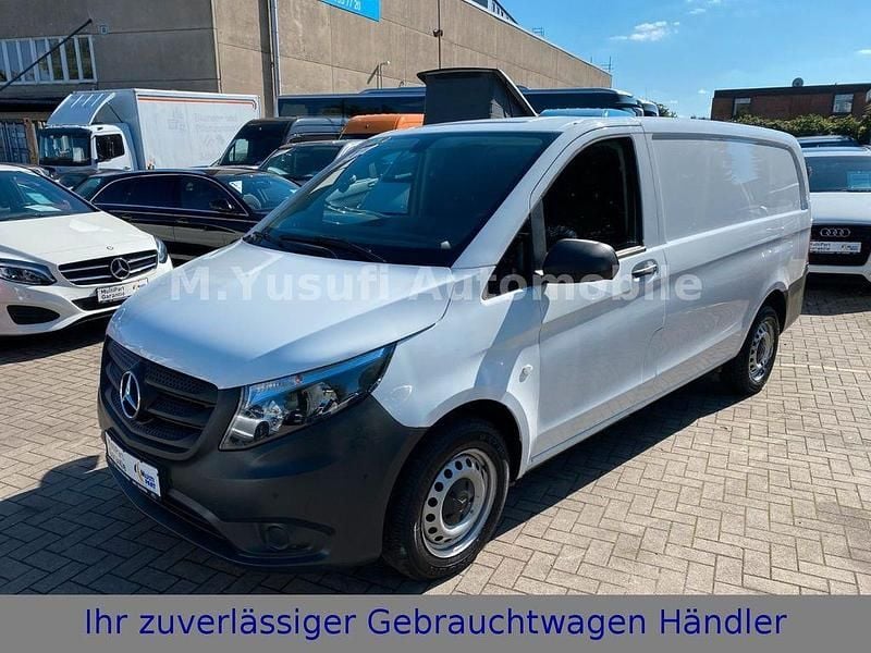 Arktikweiss Gebraucht 2017 Mercedes Vito Van / Kleinbus | 16.490 € (Guter Preis) - Bild 1/4