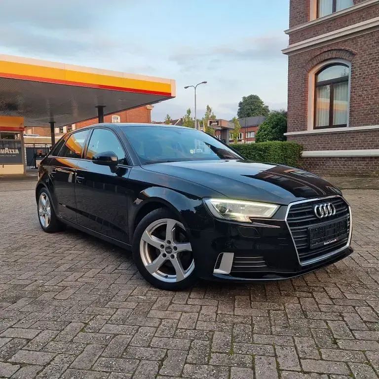 Gebraucht Audi A3 Sport 116 PS (85 kW) 2019 Schwarz Limousine