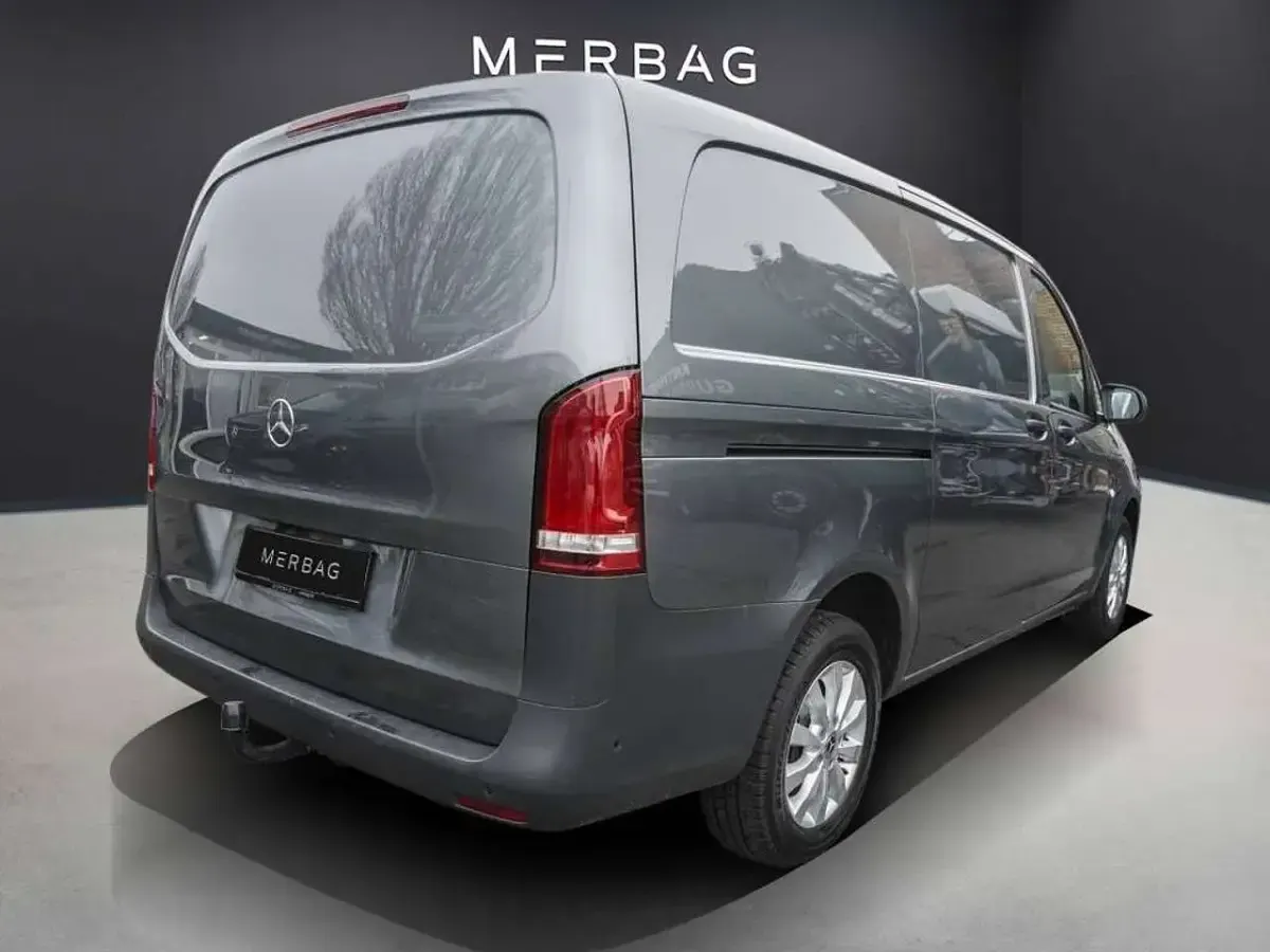 Gebraucht Mercedes Vito 163 PS (119 kW) 2022 Selenitgrau Van