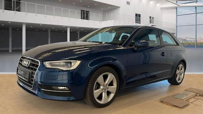 Blau Gebraucht 2014 Audi A3 Ambition Limousine | 15.490 € (Guter Preis) - Bild 1/4