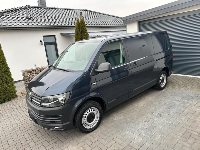 Second-hand VW Transporter 150 CP (110 kW) 2017 Albastru Van