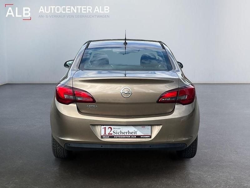 Usata Opel Astra 116 CV (85 kW) 2013 Oro Berlina