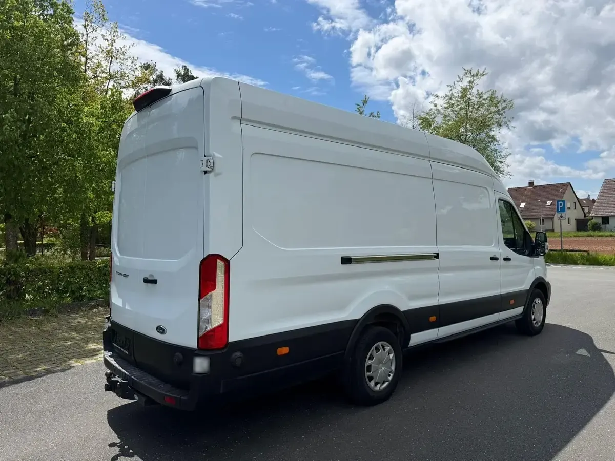 Gebraucht Ford Transit 131 PS (96 kW) 2023 Weiß Van / Kleinbus