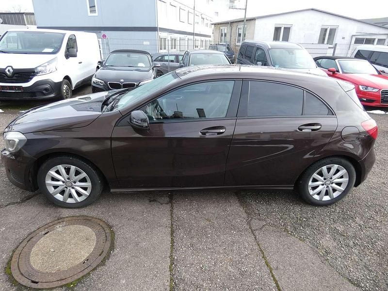 Gebraucht Mercedes A180 Style 109 PS (80 kW) 2014 Orientbraun  metalliclack Kleinwagen