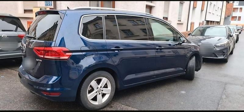 Gebraucht VW Touran Highline 190 PS (139 kW) 2016 Blau Van / Kleinbus