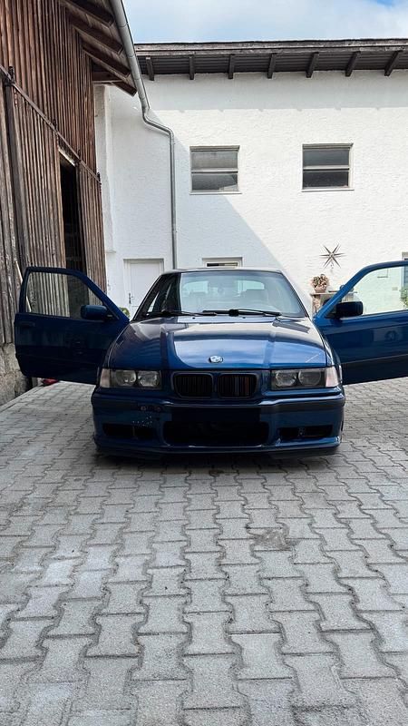 Blau Gebraucht 1999 BMW 323 Compact Kleinwagen | 5.000 € - Bild 1/4