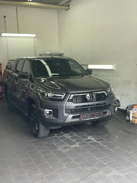 Gebraucht Toyota HiLux 204 PS (150 kW) 2021 Grau Pickup
