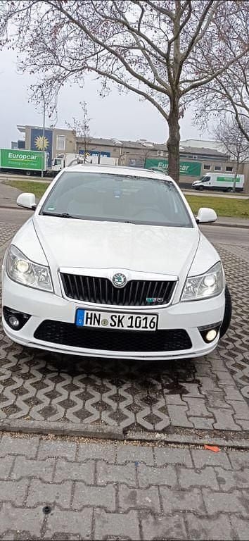 Weiß Gebraucht 2012 Skoda Octavia RS Kombi | 3.950 € (Superpreis) - Bild 1/4