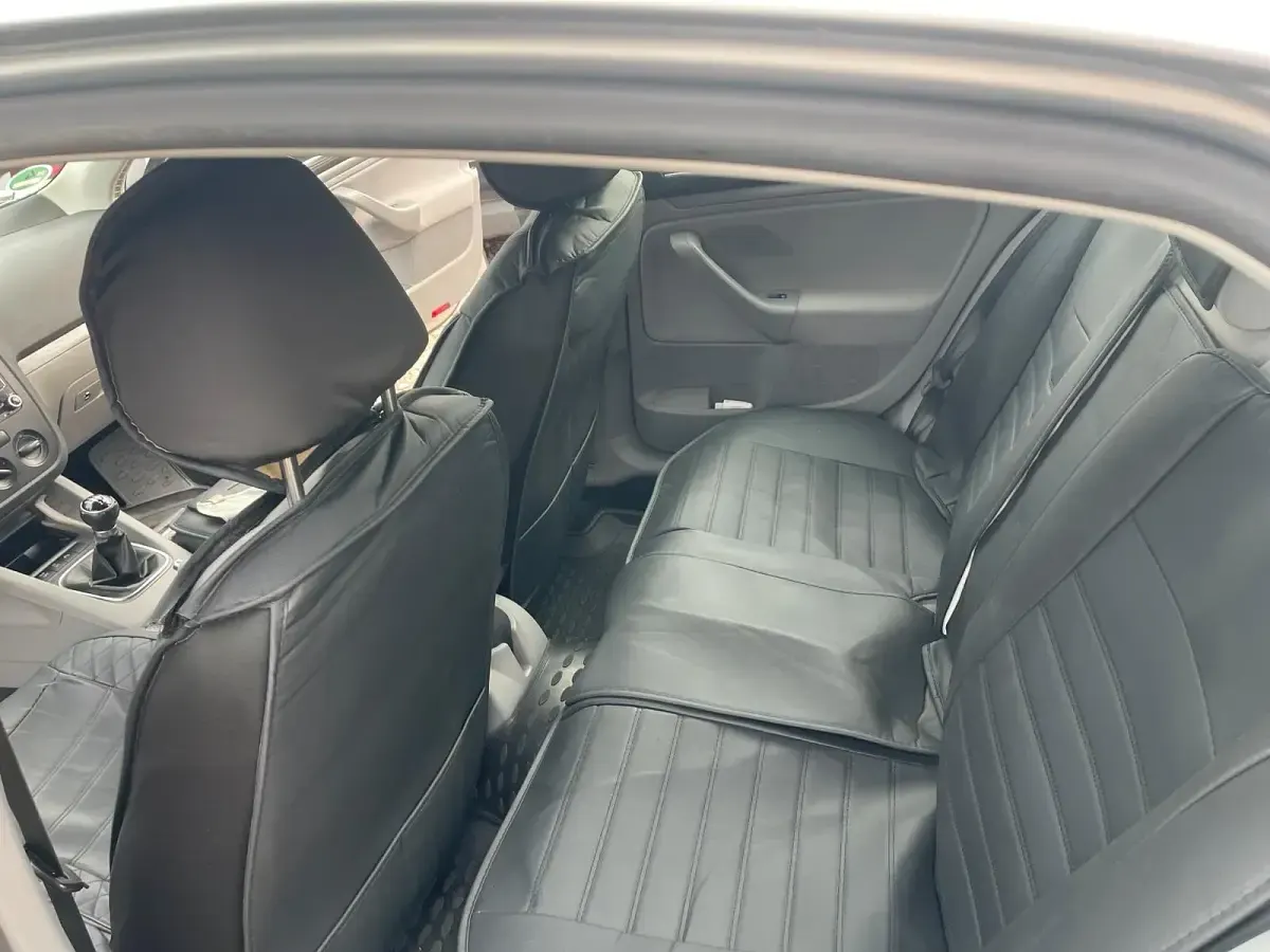 Gebraucht VW Jetta 102 PS (75 kW) 2009 Silber Limousine