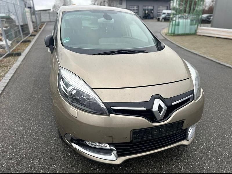 Braun Gebraucht 2015 Renault Scénic III Van / Kleinbus | 6.000 € (Fairer Preis) - Bild 1/4