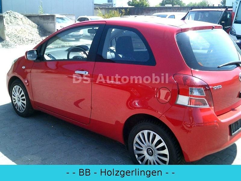 Gebraucht Toyota Yaris Life 99 PS (72 kW) 2010 Rot Kleinwagen
