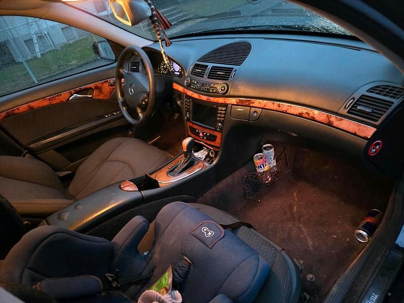 Gebraucht Mercedes E220 150 PS (110 kW) 2003 Limousine