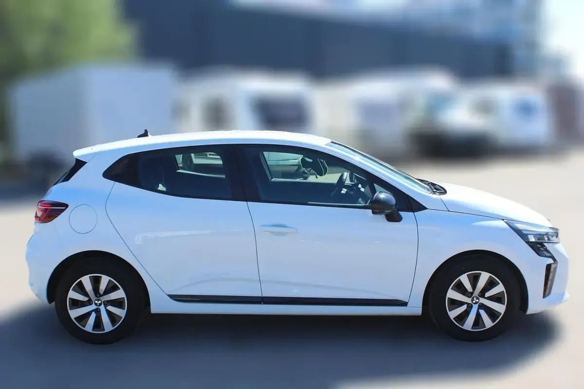 Gebraucht Mitsubishi Colt Invite 90 PS (66 kW) 2024 Weiß Kleinwagen