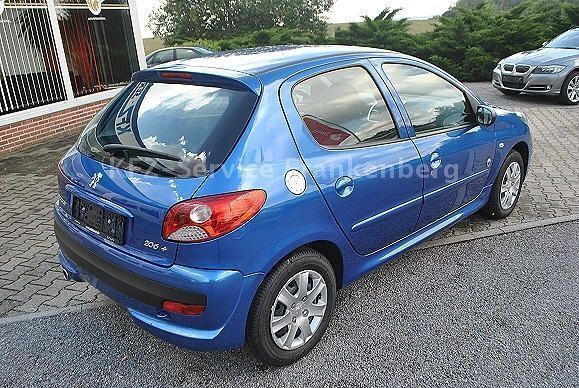 Gebraucht Peugeot 206+ 68 PS (50 kW) 2012 Blau metallic Kleinwagen